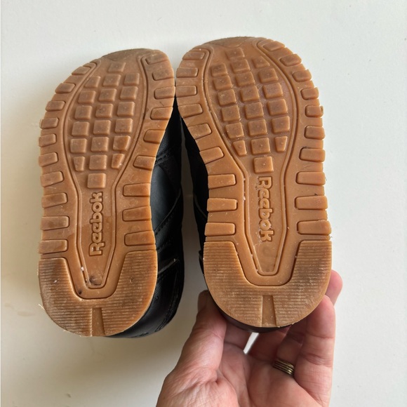 Black Reebok - Picture 3 of 4